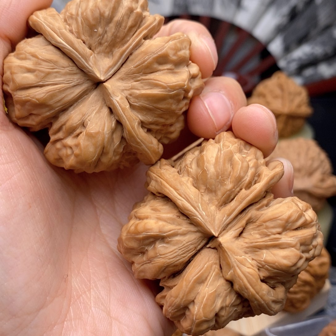 文玩核桃把件蛤蟆头连体豆腐块