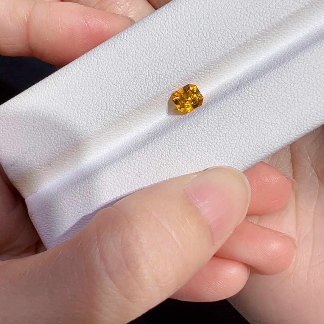 彩色蓝宝石裸石1.12ct黄蓝宝