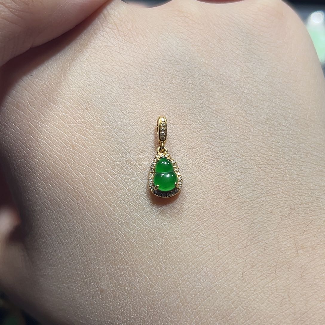 翡翠手链18K金镶嵌吊坠