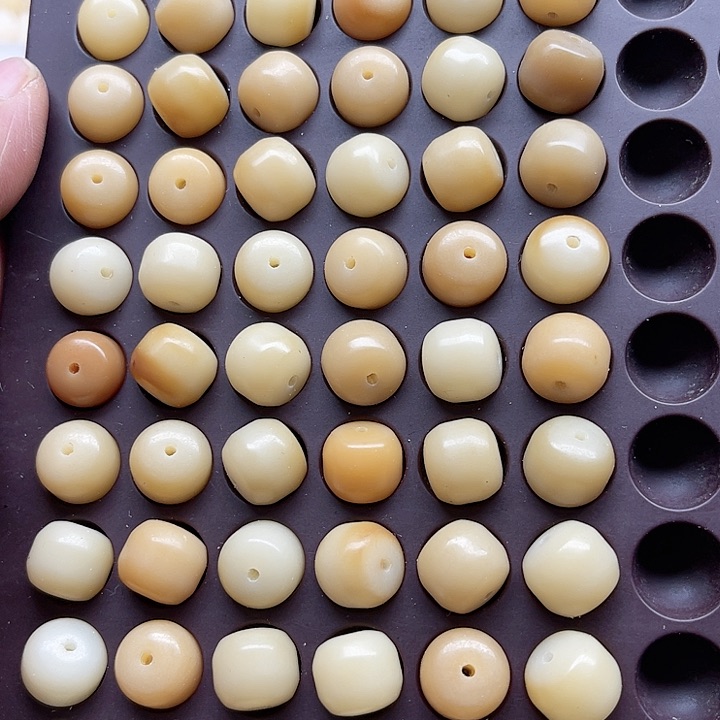 白玉菩提吊坠瑕疵13-11奶黄汉堡30颗卡灯牌宠30颗