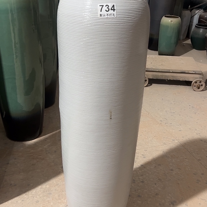 734号80微瑕陶瓷花瓶………………