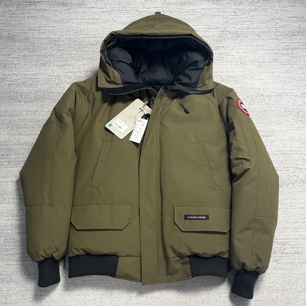 未使用 CANADA GOOSE 加拿大鹅 M 军绿色飞行员chilliwack羽绒服