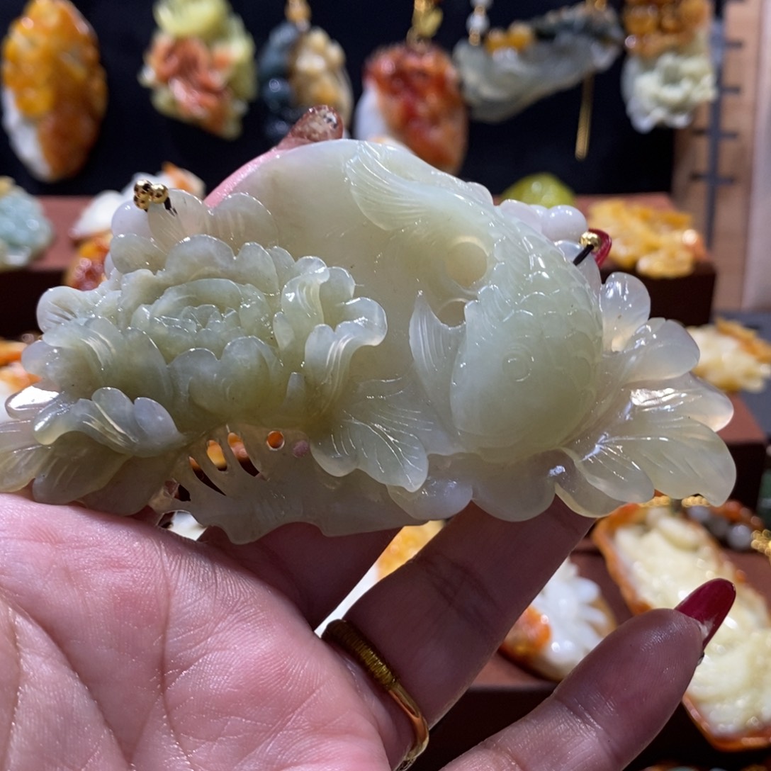 蛇纹石玉颈饰未镶嵌