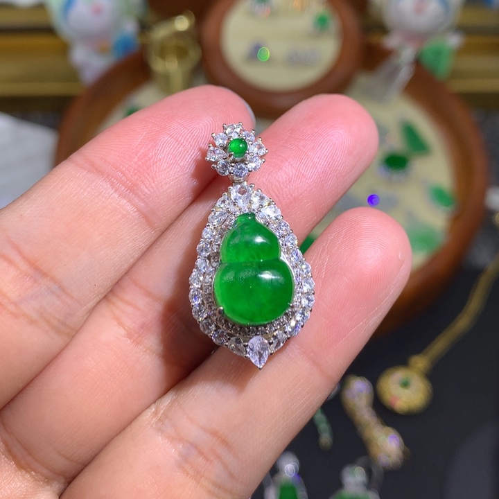 翡翠银S925镶嵌颈饰胖葫芦