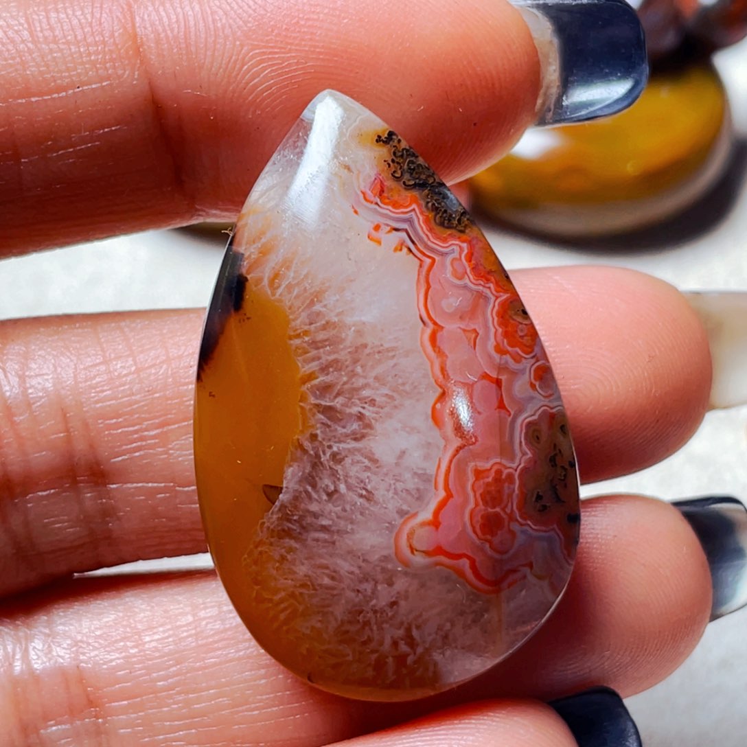 未镶嵌颈饰玛瑙/玉髓小**哭