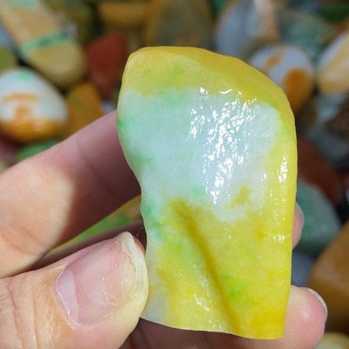 翡翠未镶嵌颈饰缅甸