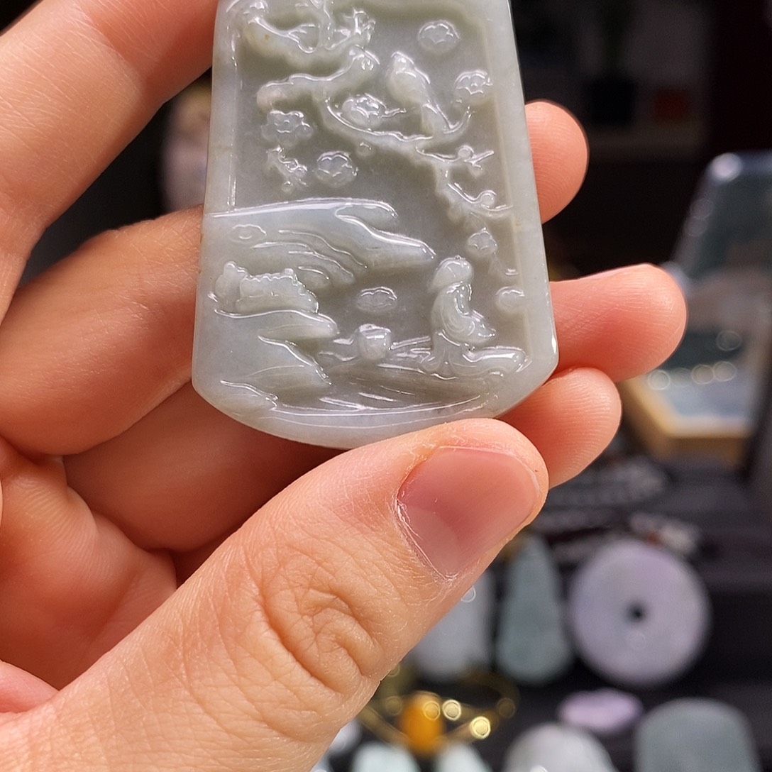 翡翠未镶嵌颈饰山水