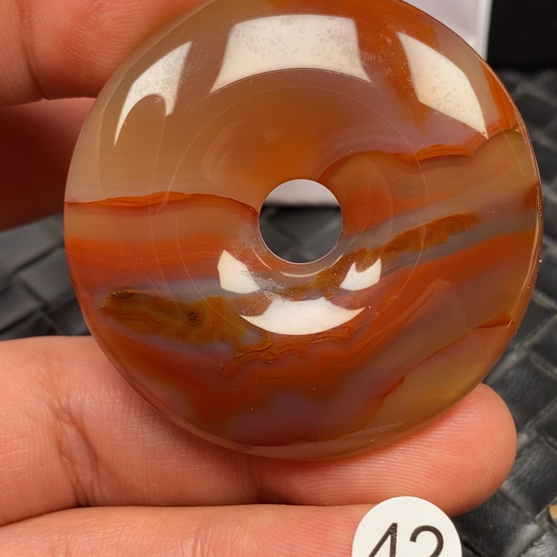 吴***油玛瑙/玉髓未镶嵌颈饰挂件