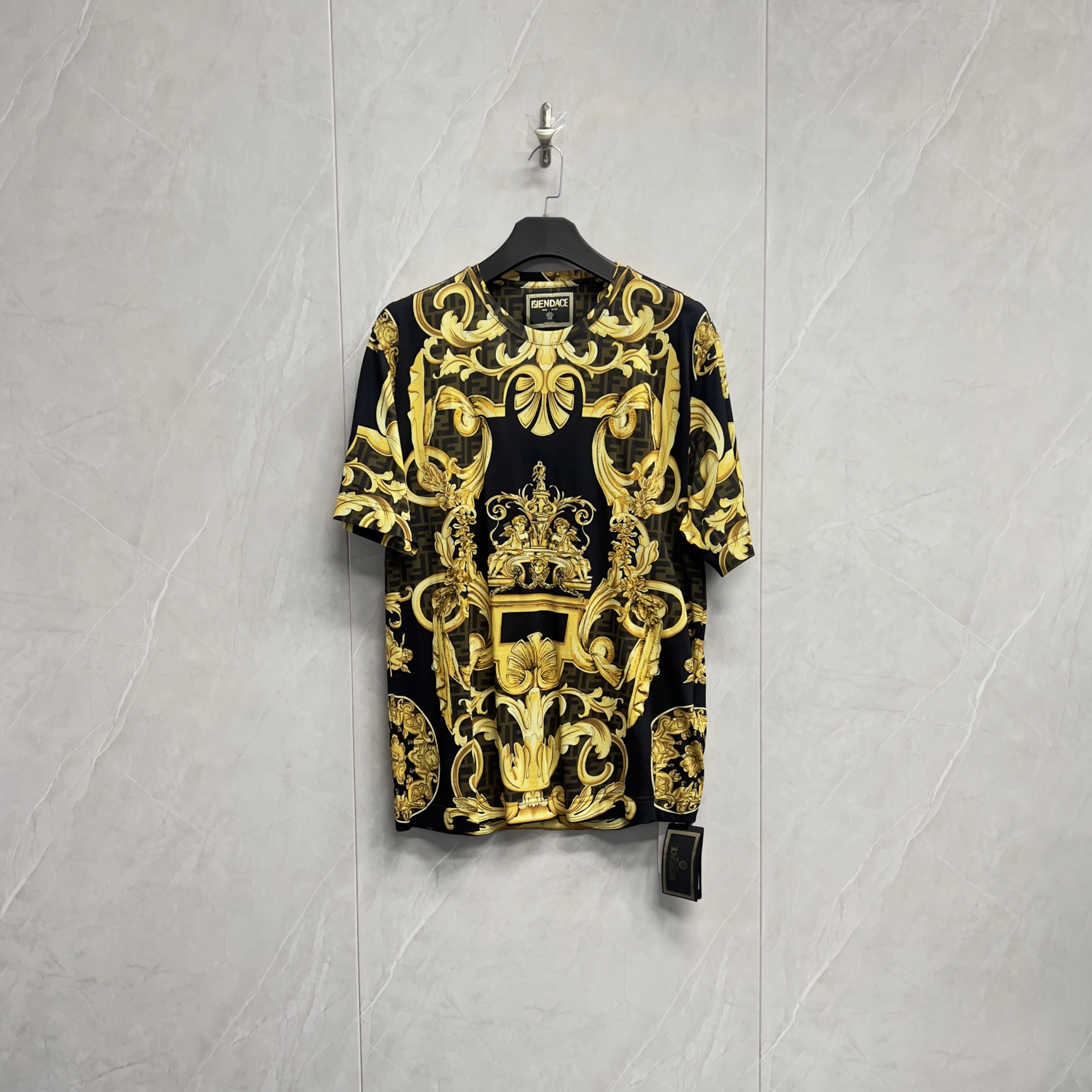 全新未使用 FENDI/芬迪 Versace范思哲满Logo休闲短袖/11409/L码