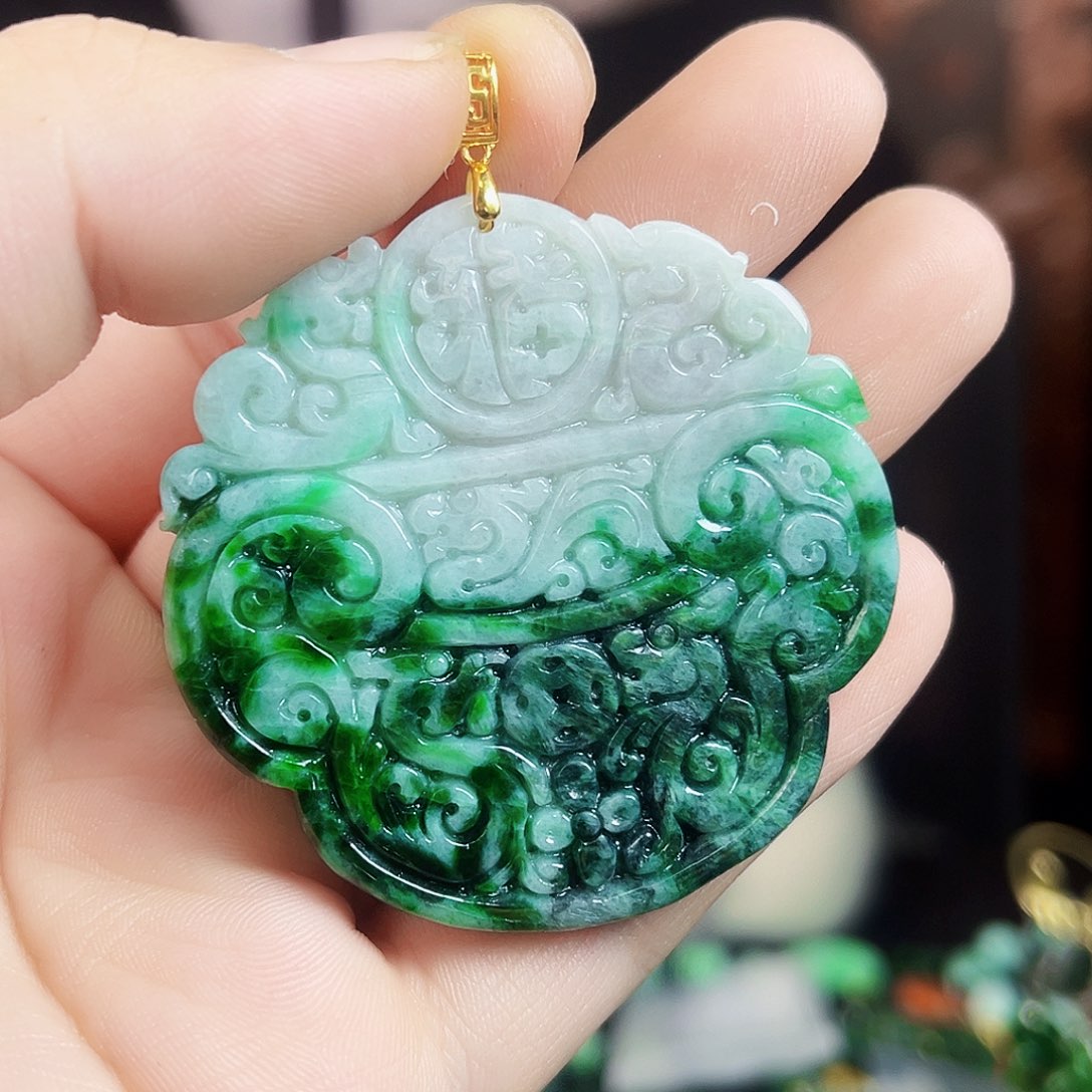 翡翠颈饰18K金镶嵌吊坠