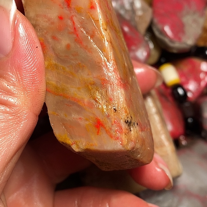 昌化石謝*义浙江昌化田黄鸡血石原石把玩件