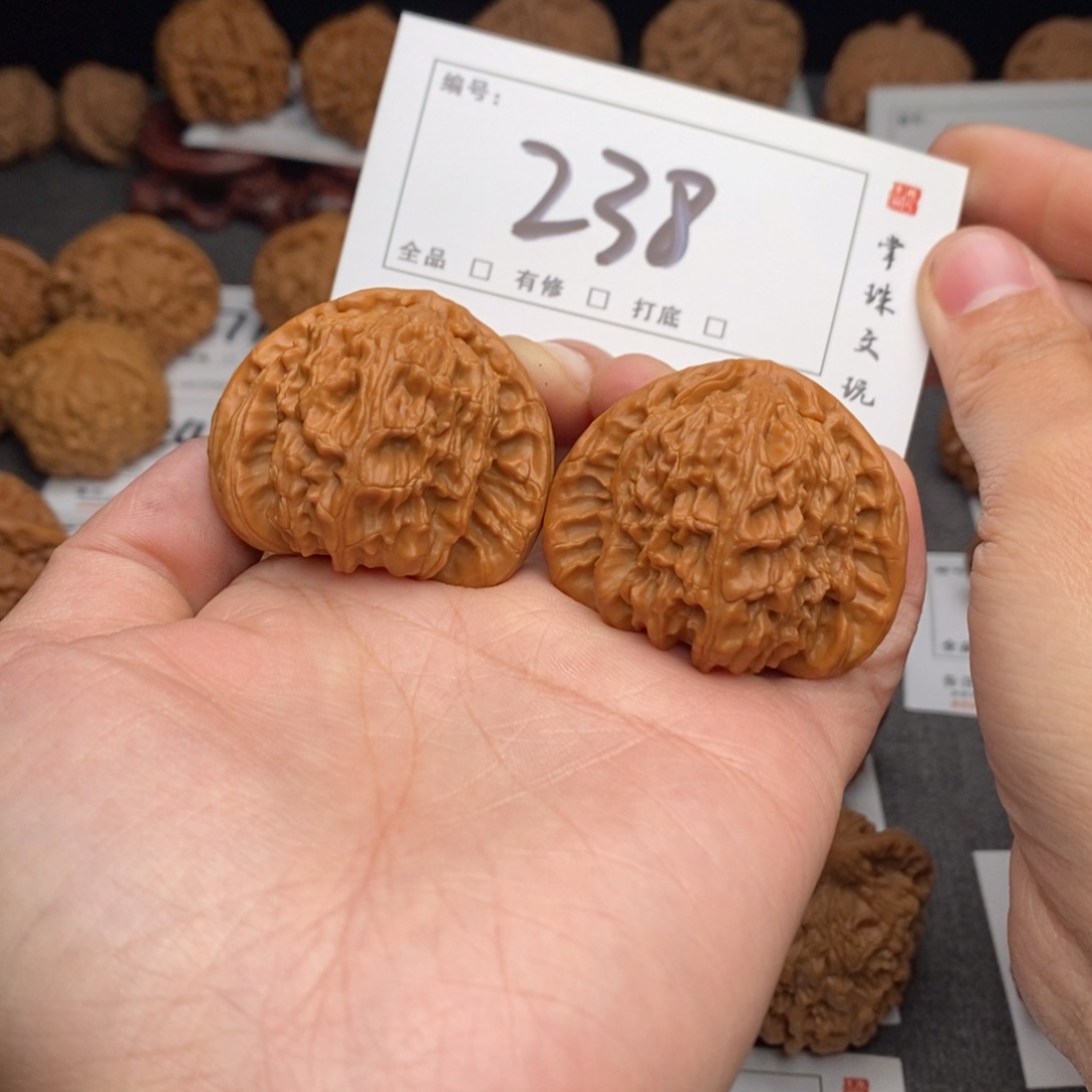 "***"吊坠文玩核桃43正三角白238