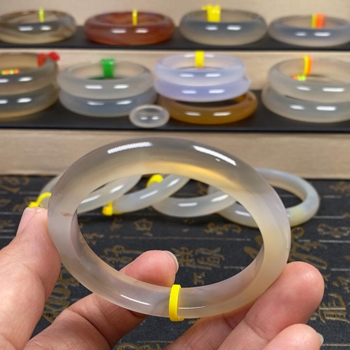 玛瑙/玉髓手镯未镶嵌