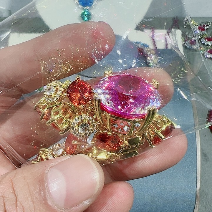 红宝石颈饰未镶嵌