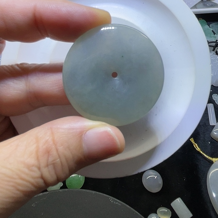 翡翠未镶嵌颈饰平安扣