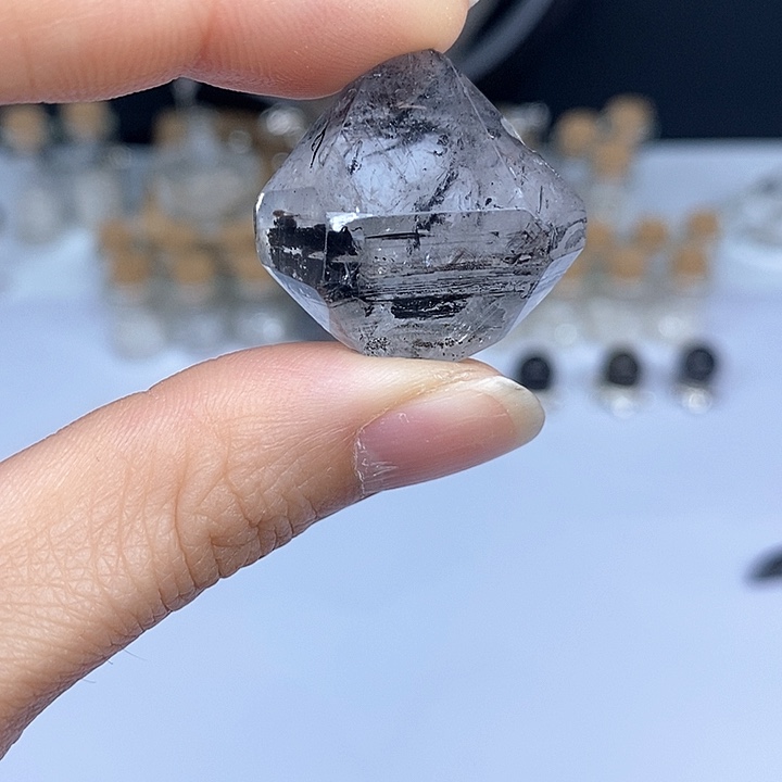 水晶颈饰未镶嵌素描