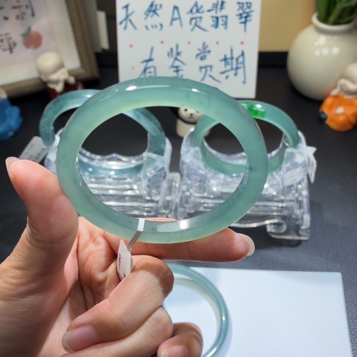 翡翠未镶嵌手镯葡萄绿