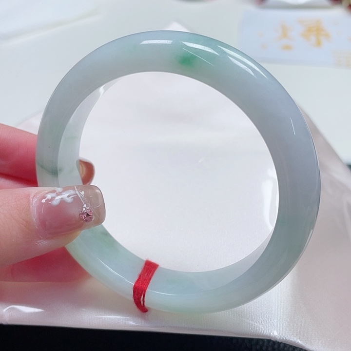 翡翠手镯未镶嵌缅甸