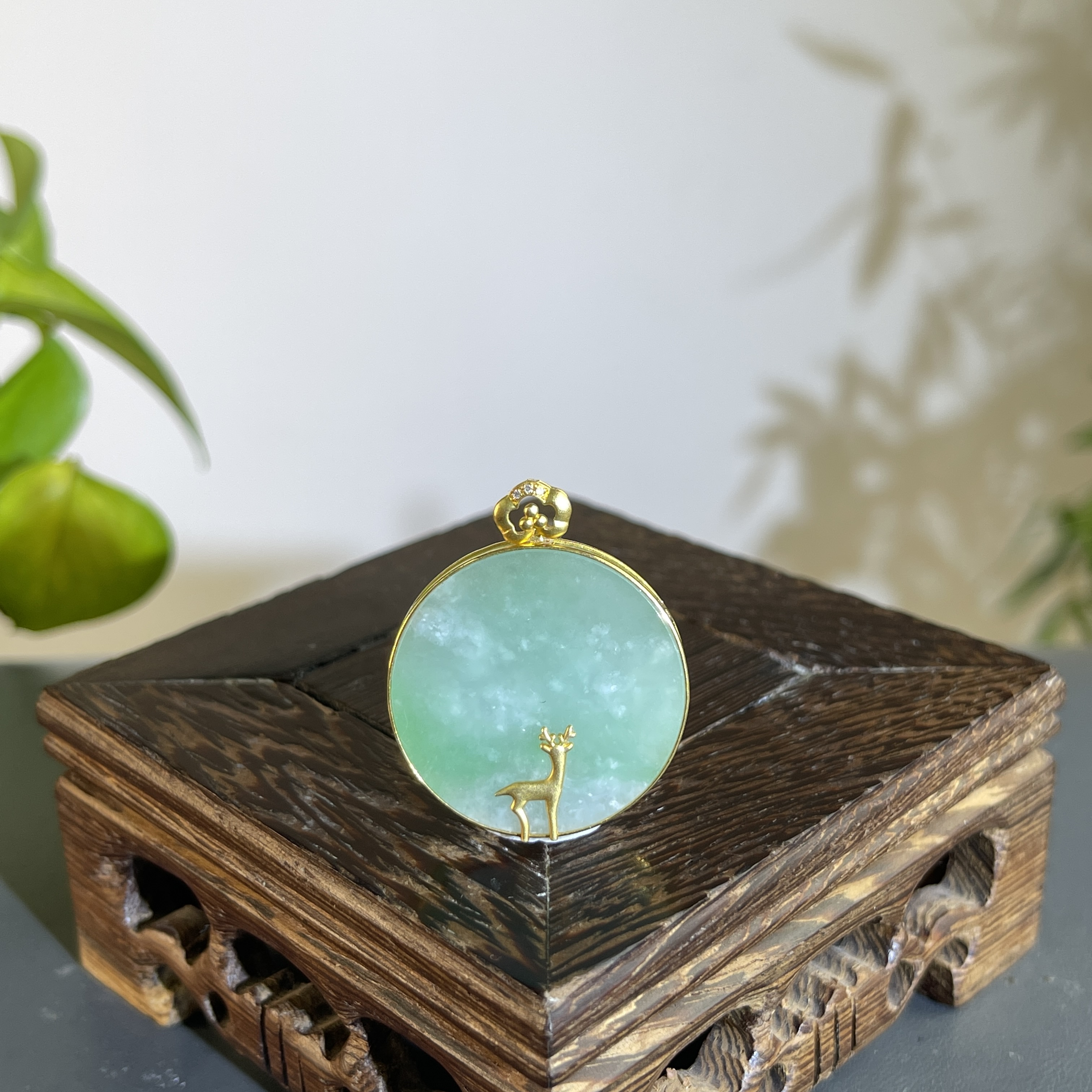 JCW03-120 天然翡翠缅甸A货 18K金镶嵌无事牌