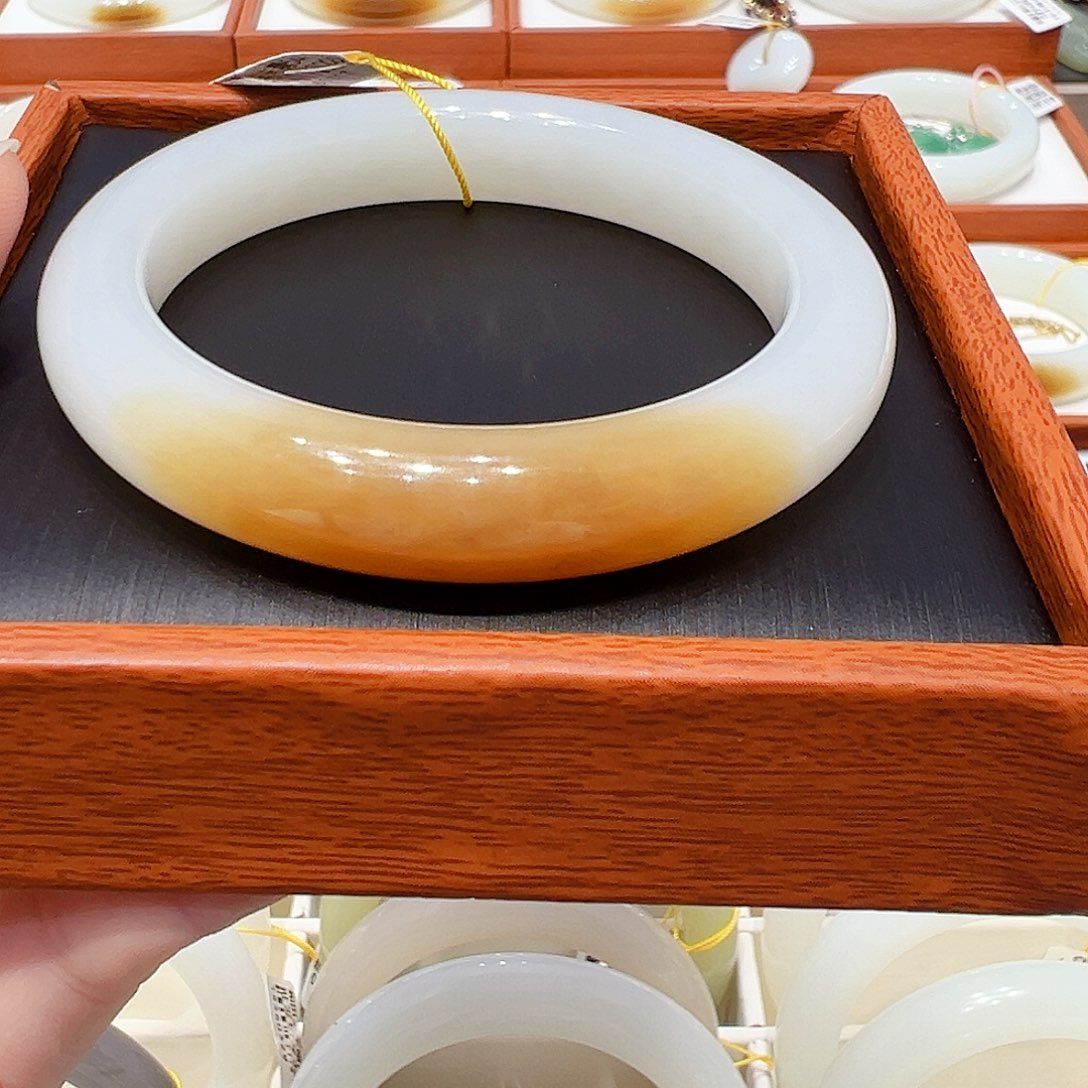 和田玉手镯未镶嵌