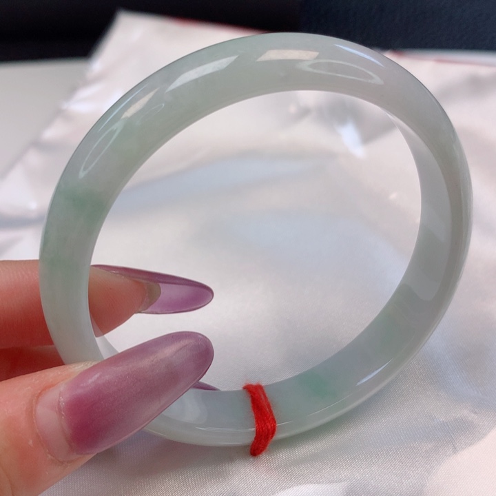 翡翠手镯未镶嵌56圈