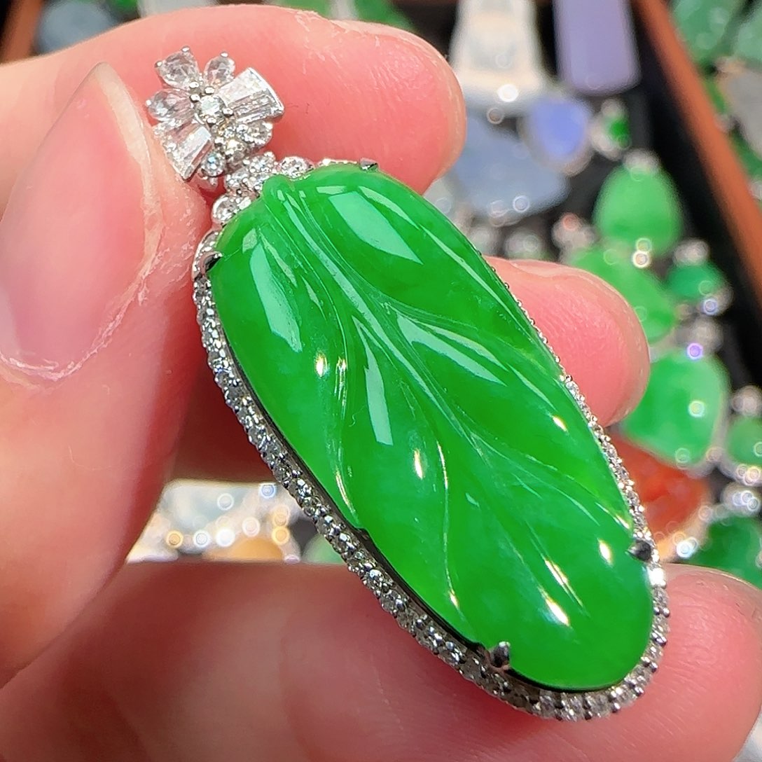 翡翠颈饰18K金镶嵌阳绿叶子