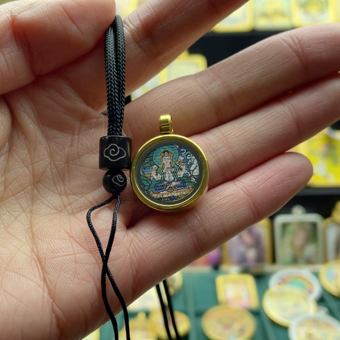 吊坠?唐卡等多种形式进行的艺术