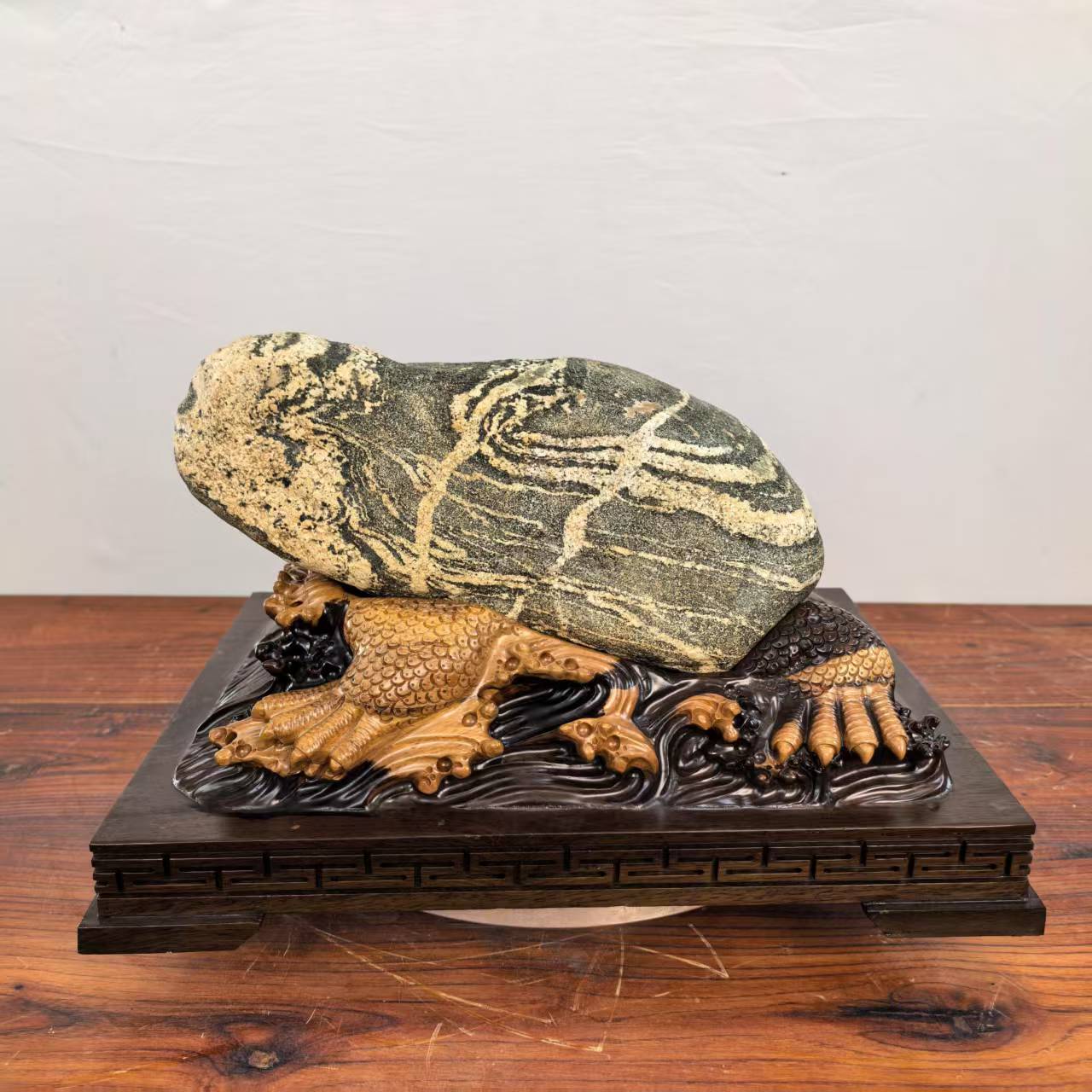 《玄武镇山河》摆件，长40cm*高25cm*厚29cm，重量36斤。