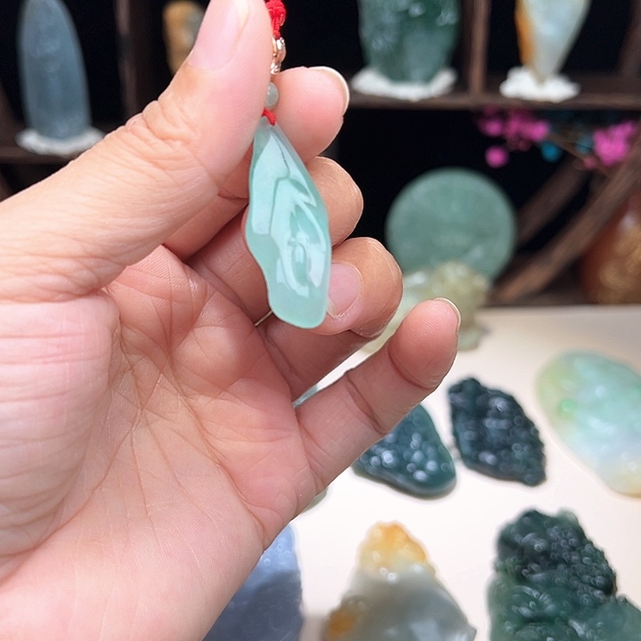 翡翠未镶嵌颈饰悟道