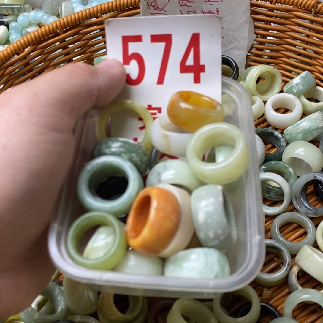 蛇纹石玉挂坠未镶嵌