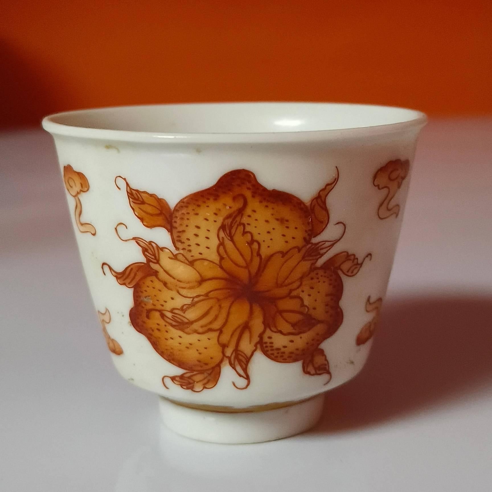 2119清晚期 矾红寿桃云蝠纹品茗杯