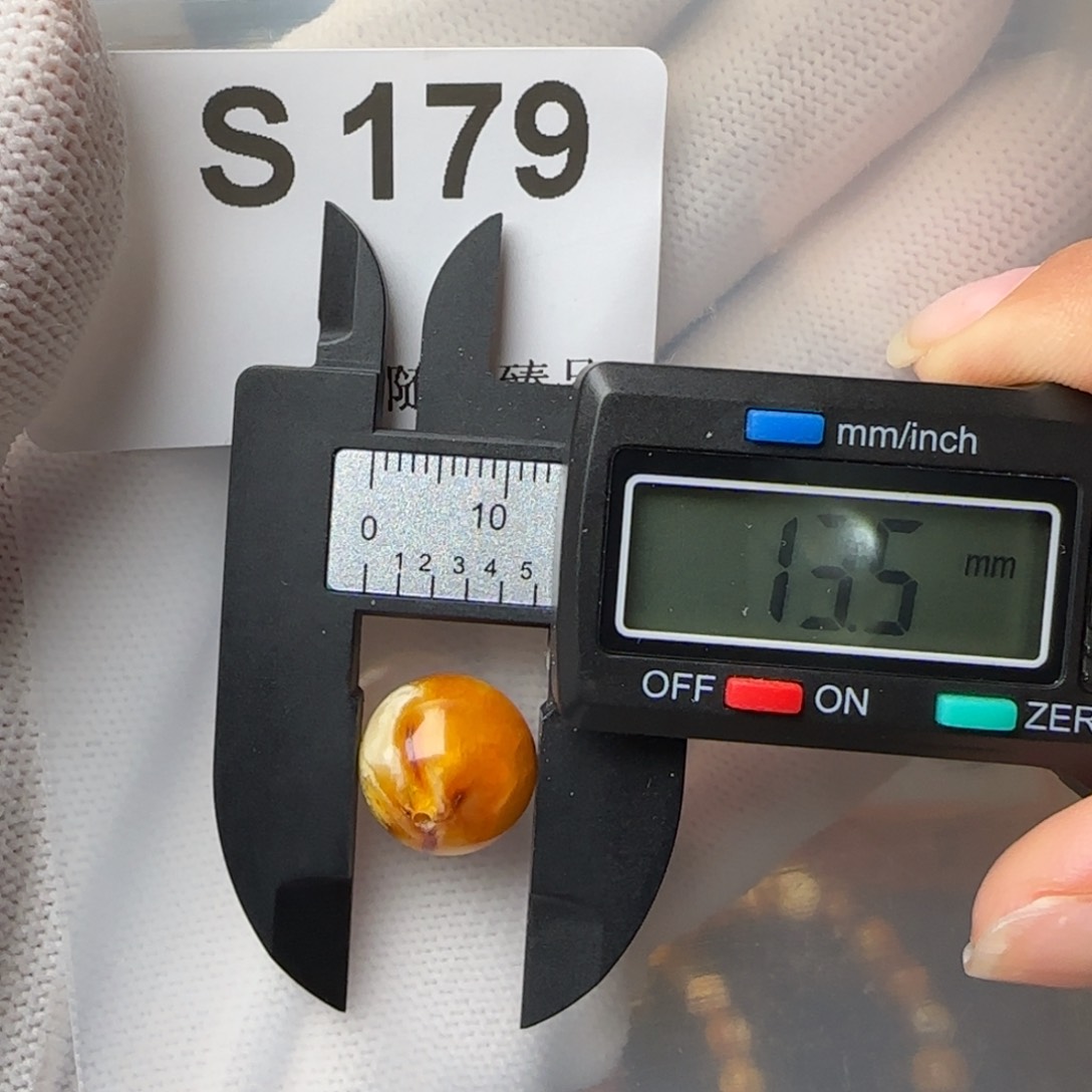 琥珀裸石未镶嵌微