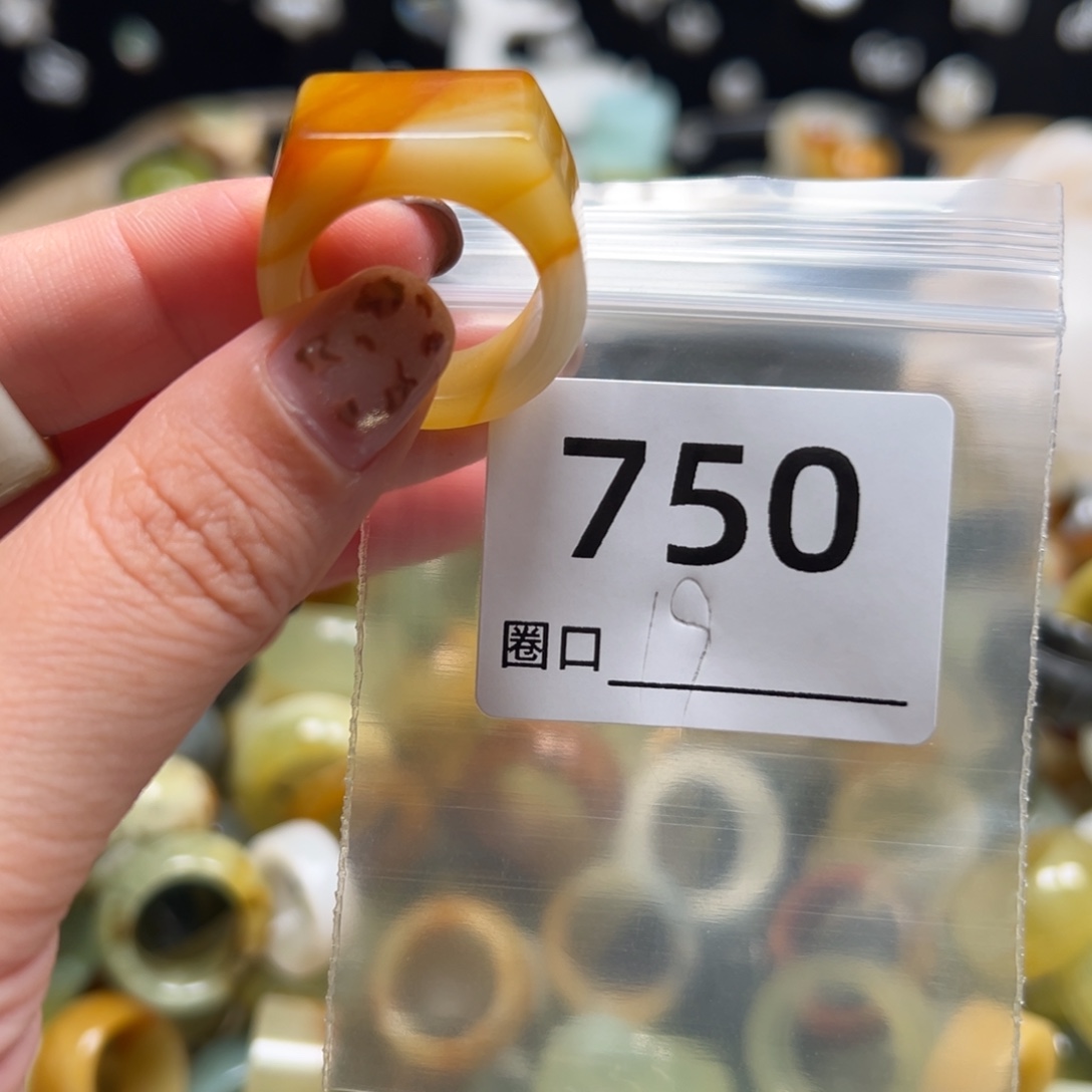 包***子蛇纹石玉未镶嵌戒指
