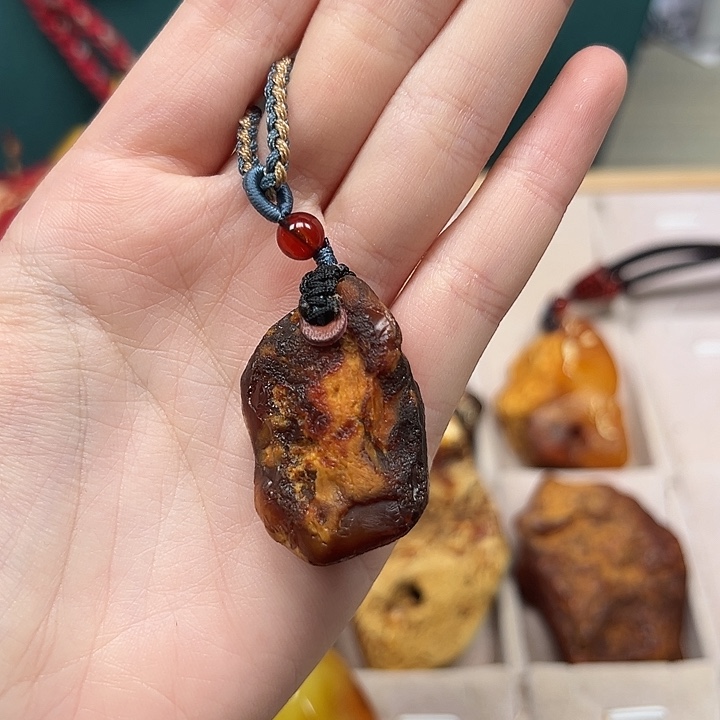 琥珀珠宝奇石未镶嵌