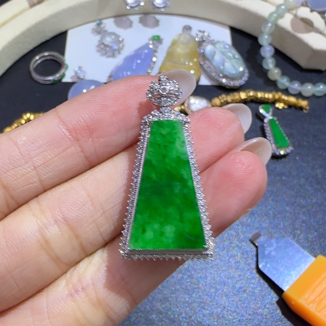 翡翠18K金镶嵌颈饰精品