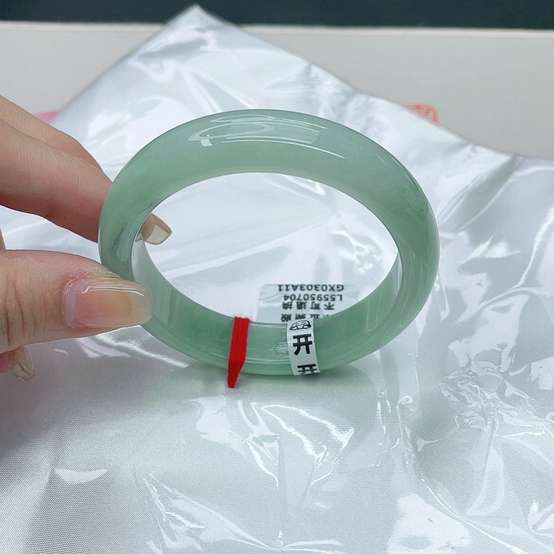 翡翠手镯未镶嵌正54.8