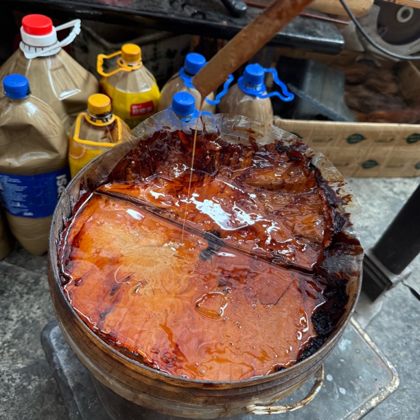 正宗云南特等大木漆亮度好，黑度好，干燥度也好