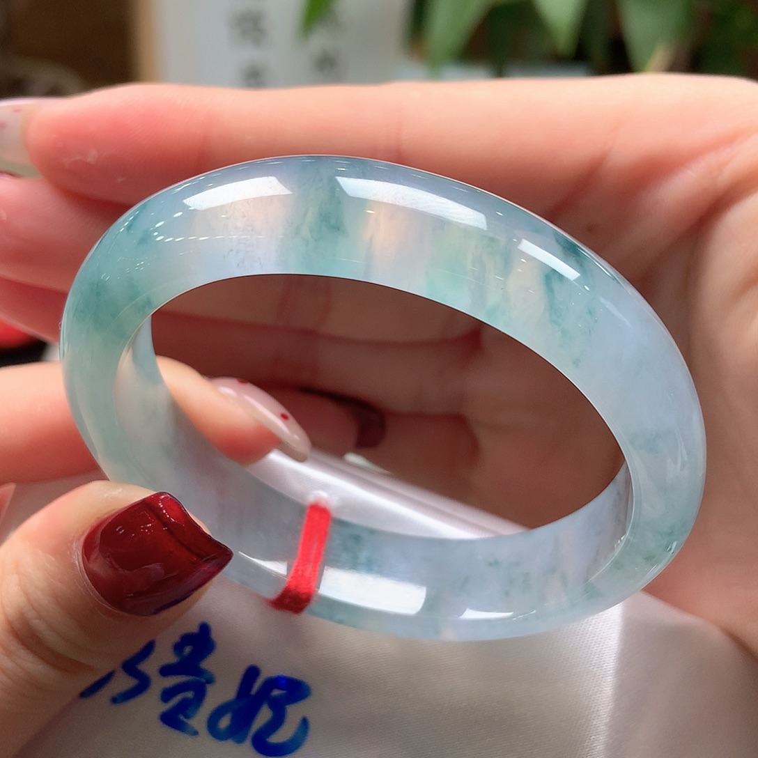 翡翠未镶嵌手镯冰蓝起光贵妃飘花25号