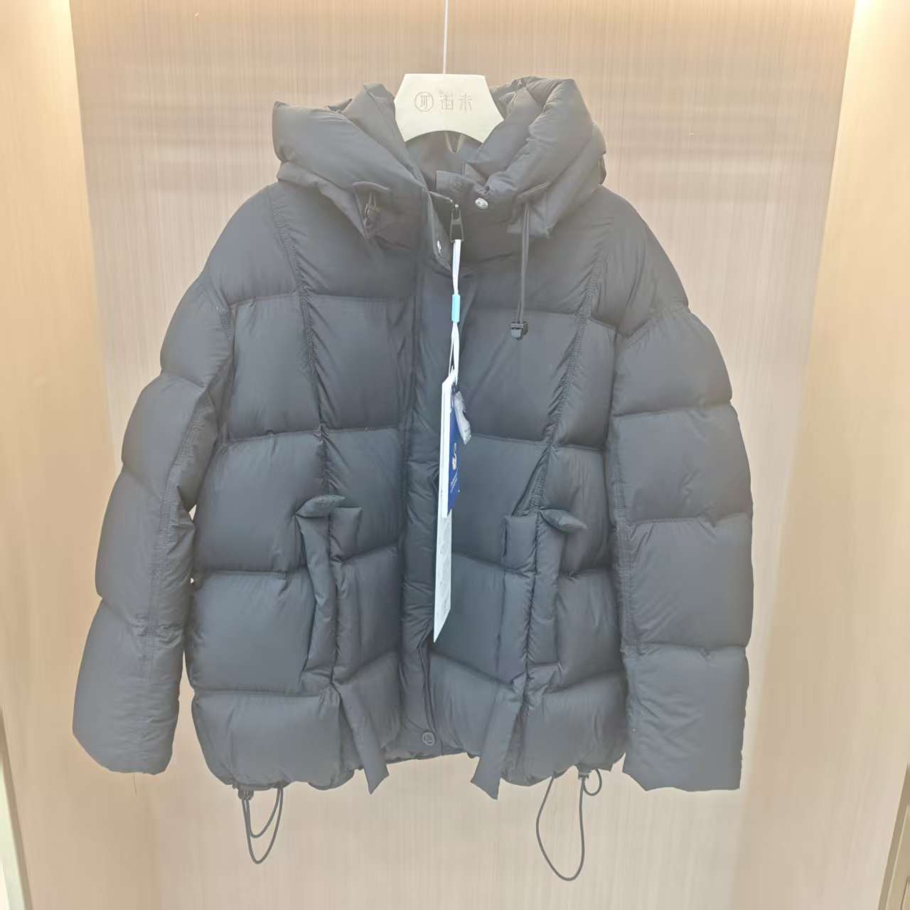 【LJWM】短款白鹅绒连帽款羽绒服 YR210