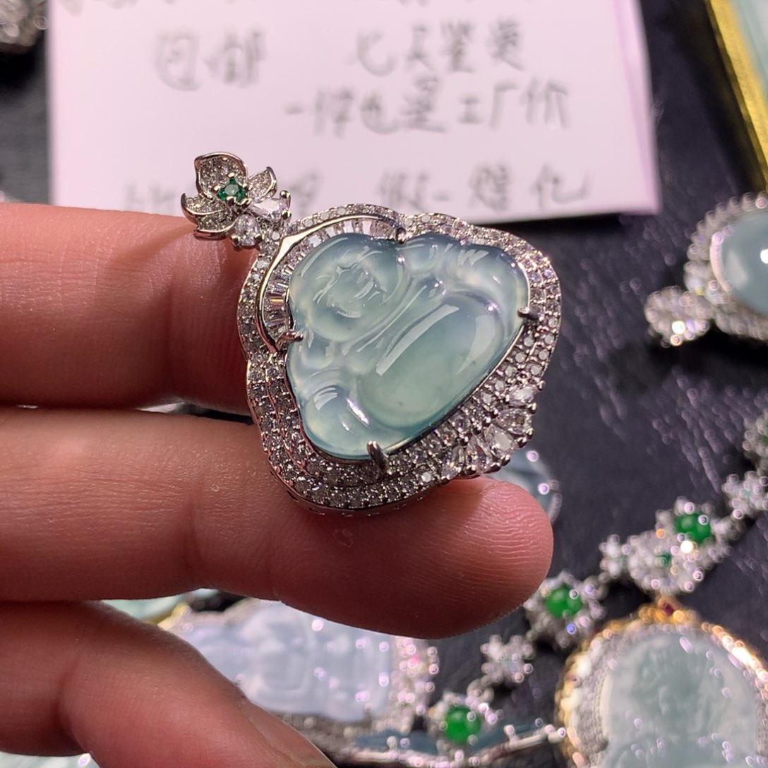 翡翠未镶嵌颈饰佛公