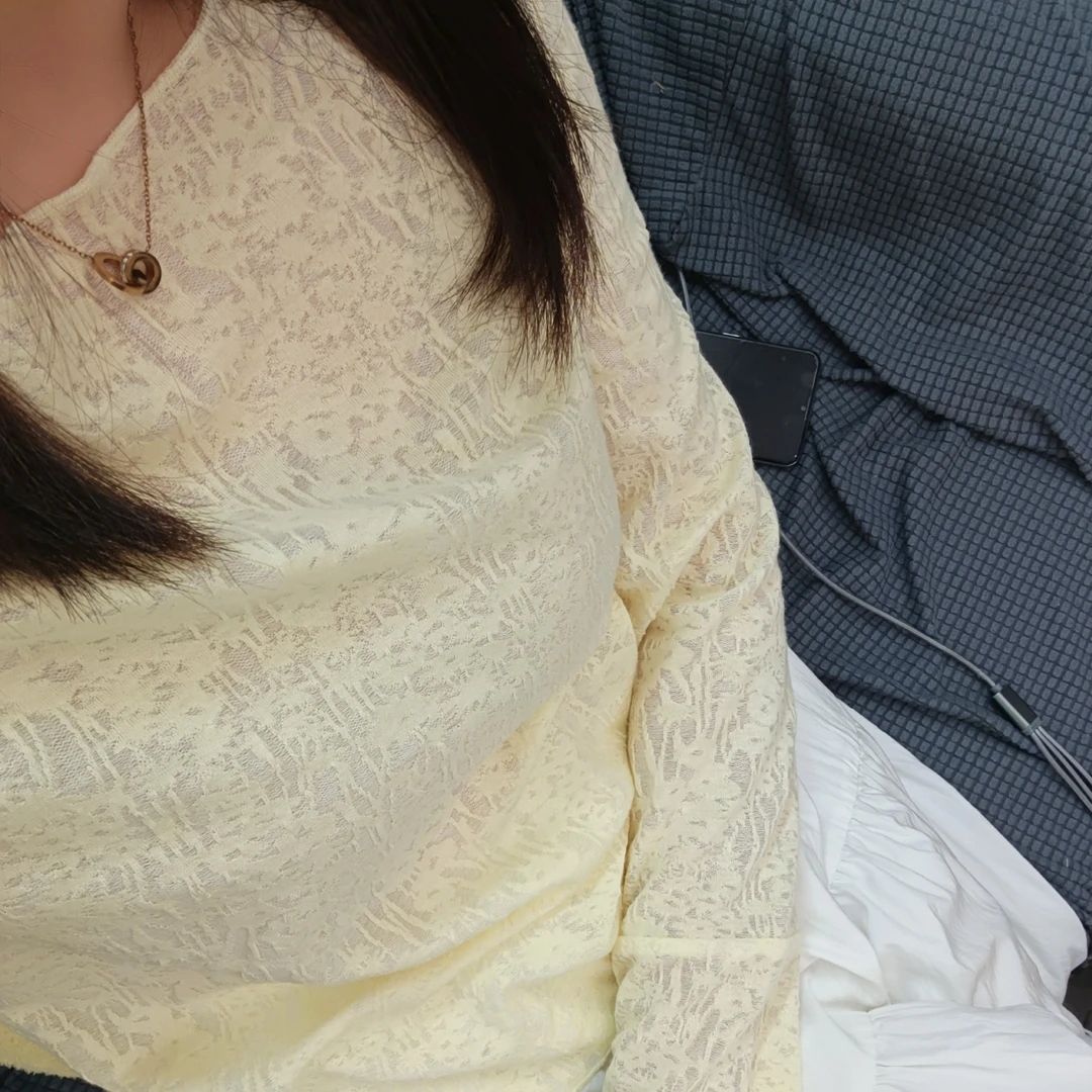 上衣提花镂空毛针织衫