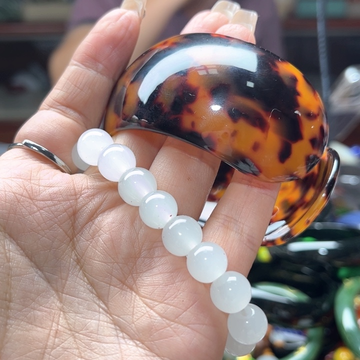 石英质玉手镯未镶嵌