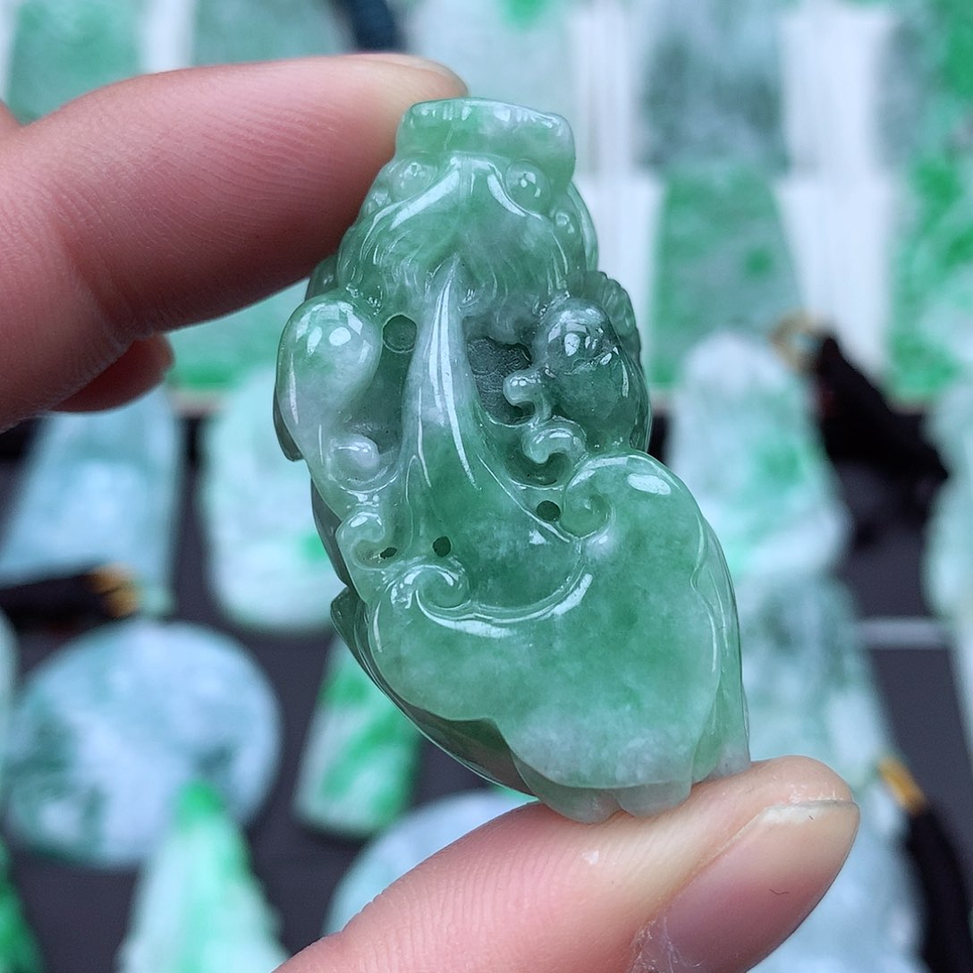 翡翠颈饰未镶嵌翡翠吊坠