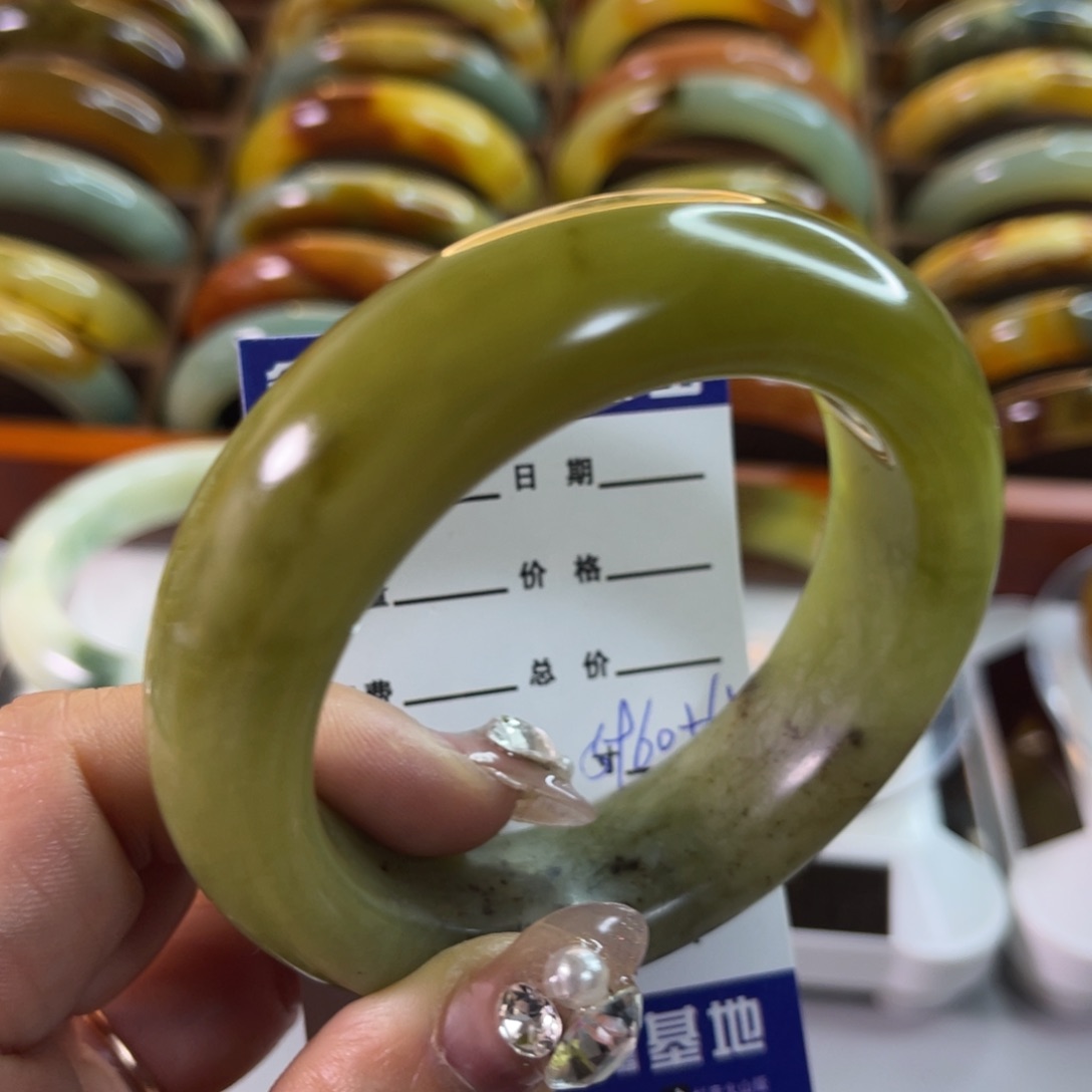 蛇纹石玉手镯未镶嵌