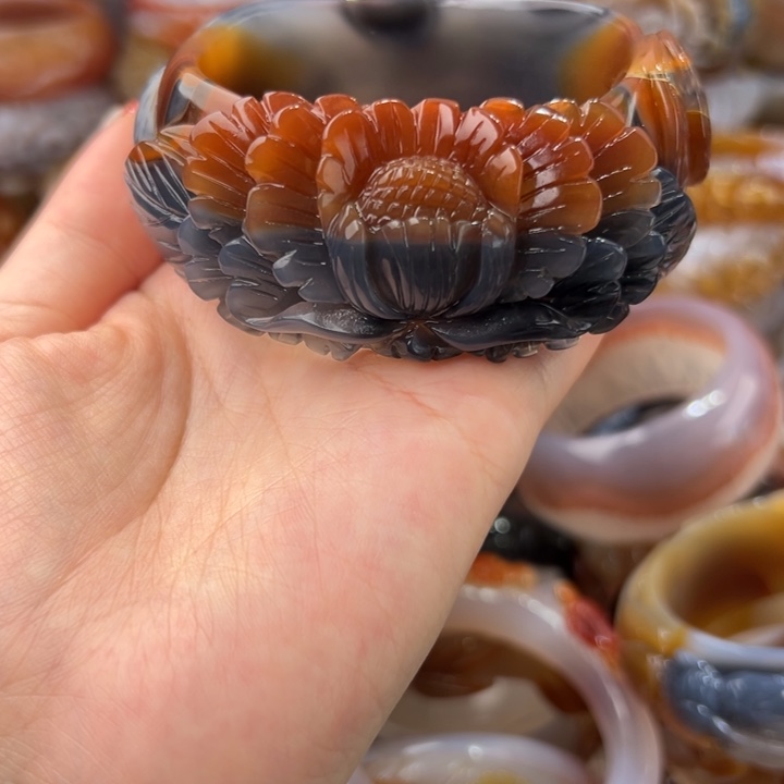 玛瑙/玉髓手镯未镶嵌淡**容一共700