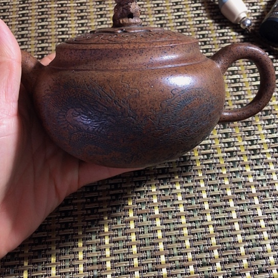 紫砂茶壶工，原矿泥料手工制作的紫砂壶。