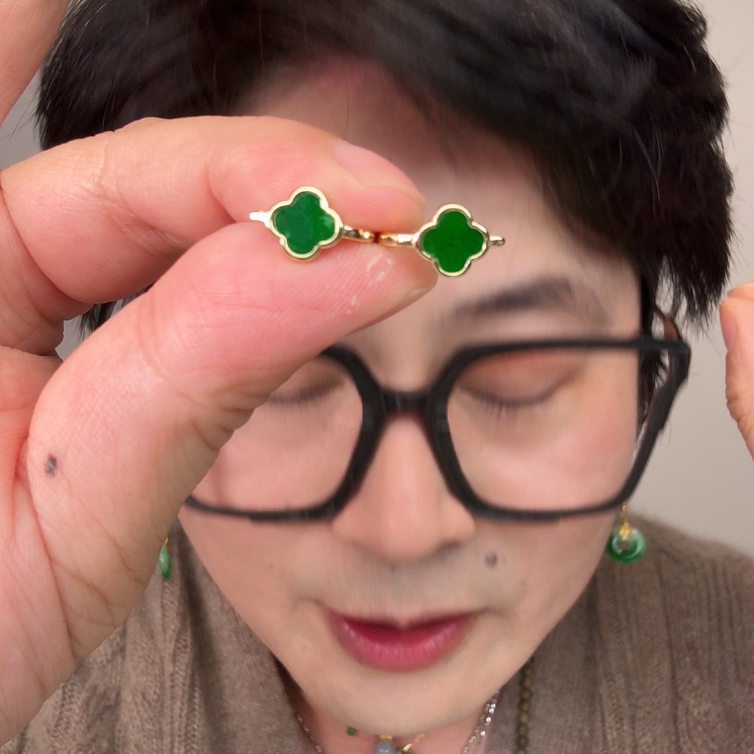 翡翠未镶嵌颈饰一个