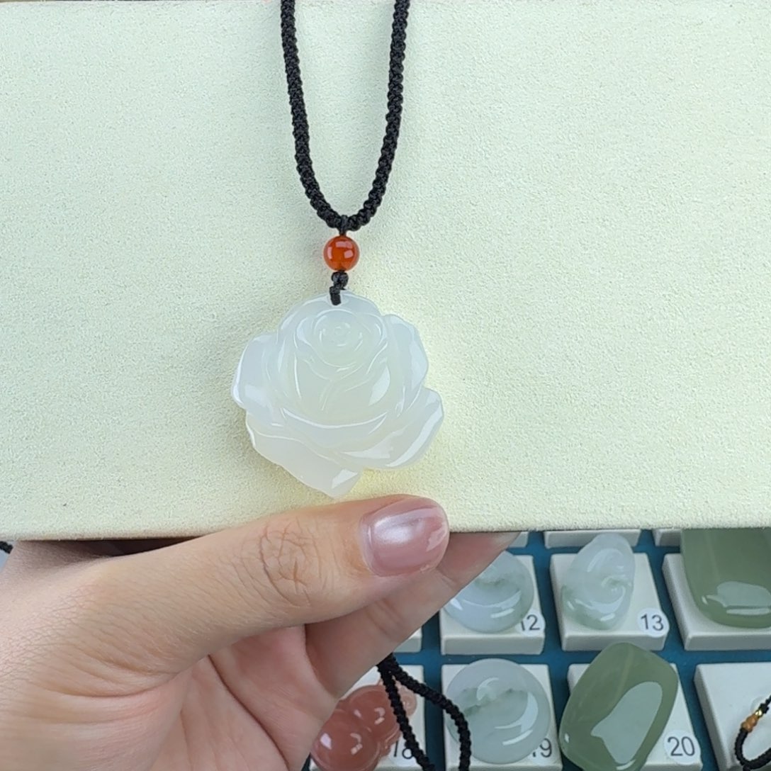 果***妹石英质玉未镶嵌颈饰