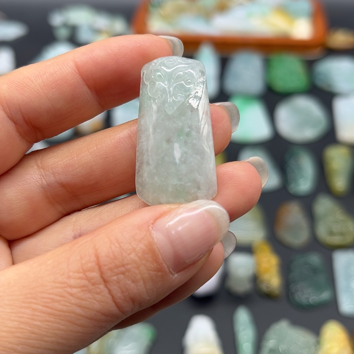 【闪购商品】翡翠颈饰未镶嵌仿古牌