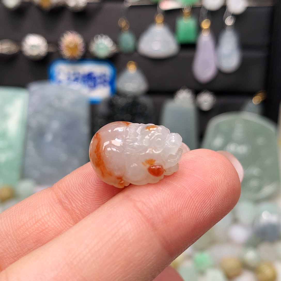 翡翠未镶嵌颈饰貔貅